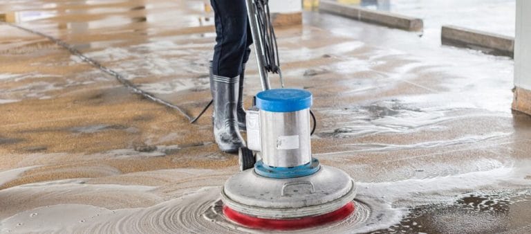 Servicio de limpieza en talleres mecánicos en Bogotá